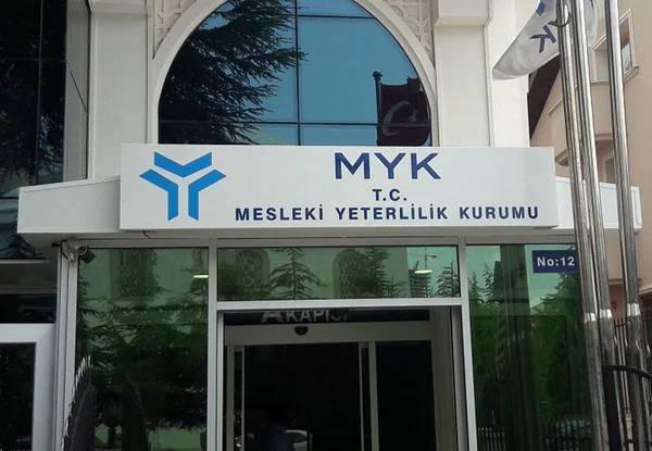 <p>Mesleki Yeterlilik Kurumu (MYK) tarafından verilen mesleki yeterlilik belgesi almayan 16 meslek sahibi, 1 Ocak 2023'ten itibaren çalışamayacak.</p>
