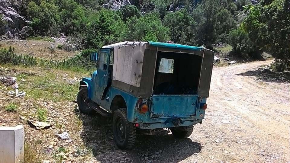 <p>Antalya’da yaşayan kaporta ustası Abdullah Bilir (55) 12 yaşında girdiği sanayide 28 yıl özel bir firmada çalıştıktan sonra geçtiğimiz yıllarda emekli oldu. Emekli olduktan sonra kendine hobi olarak bir iş yeri açan Bilir, daha çok eski tip arazi cipleri üzerine çalışmaya başladı. </p>
