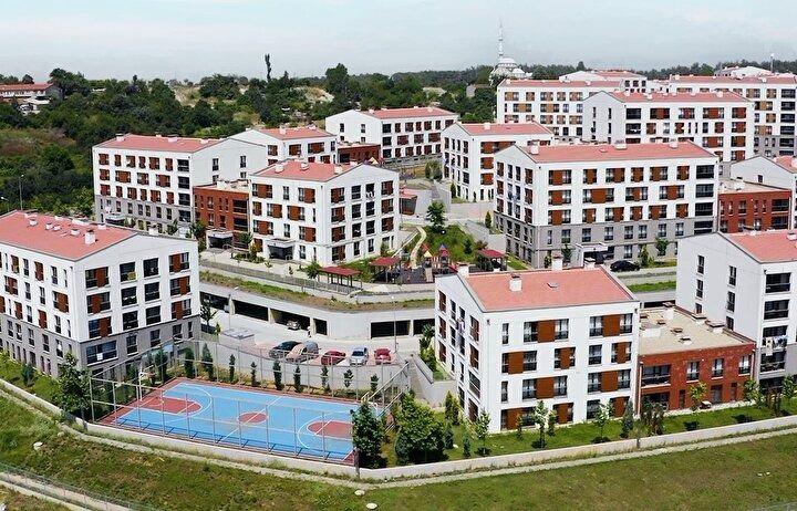 <p>Toplamda 608 bin lira fiyata sahip 2+1 konutlara 2280 liradan taksitlerle 240 ay vade ile sahip olunacak projede, toplam 850 bin liralık 3 artı 1 konutların ödemesi de 3 bin 187 liradan başlayan taksitlerle 240 ay vadeyle yapılabilecek. </p>
