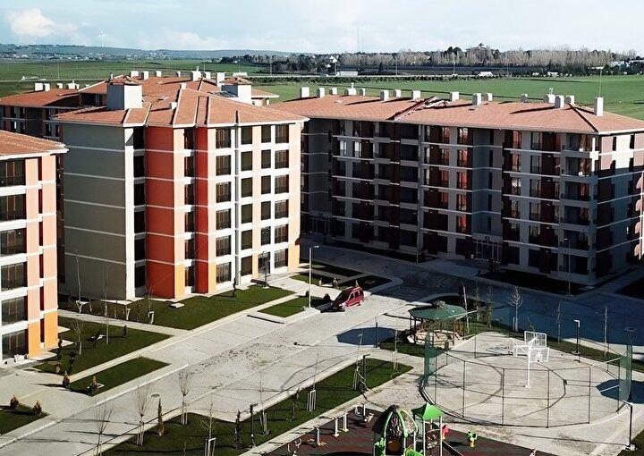 <p>Başvuru yapmaya hazırlanan vatandaşlar için 2022 TOKİ konut başvurularında sık sorulan soru ve cevapları Haber 7 okurları için derledik...</p>
