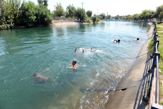 Tehlikeye aldırış etmediler! Serinlemek için sulama kanalına giren 28 kişi hayatını kaybetti