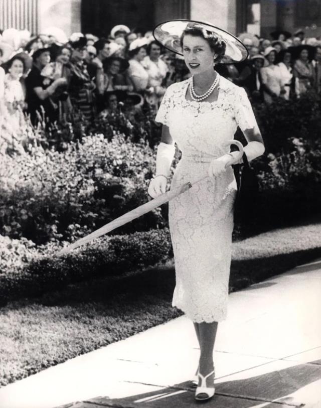 70 yıllık saltanatında taçları değil şapkaları dikkat çekti! İşte II. Elizabeth'in birbirinden ilginç şapkaları