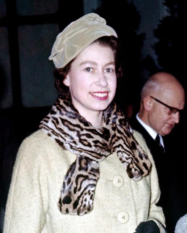 70 yıllık saltanatında taçları değil şapkaları dikkat çekti! İşte II. Elizabeth'in birbirinden ilginç şapkaları