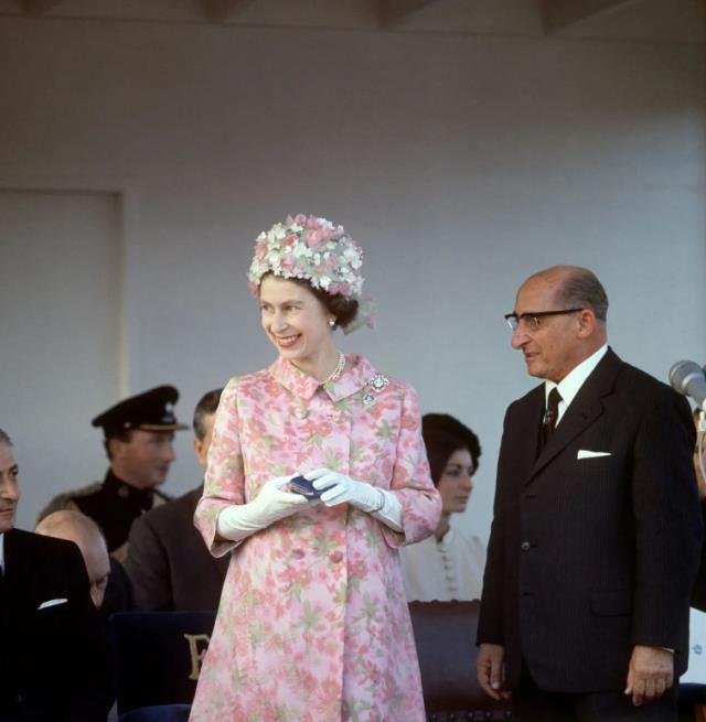 70 yıllık saltanatında taçları değil şapkaları dikkat çekti! İşte II. Elizabeth'in birbirinden ilginç şapkaları