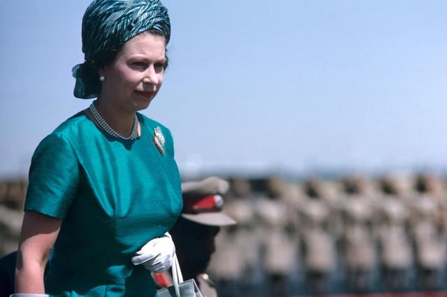 70 yıllık saltanatında taçları değil şapkaları dikkat çekti! İşte II. Elizabeth'in birbirinden ilginç şapkaları