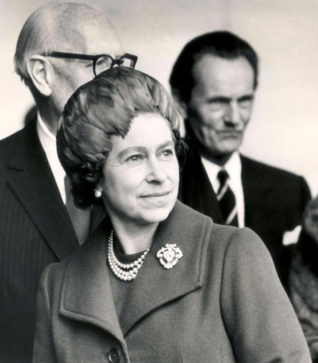 70 yıllık saltanatında taçları değil şapkaları dikkat çekti! İşte II. Elizabeth'in birbirinden ilginç şapkaları
