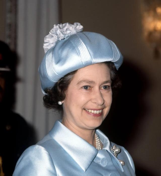 70 yıllık saltanatında taçları değil şapkaları dikkat çekti! İşte II. Elizabeth'in birbirinden ilginç şapkaları