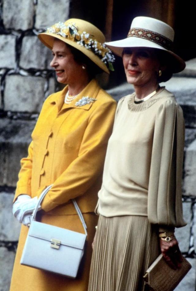70 yıllık saltanatında taçları değil şapkaları dikkat çekti! İşte II. Elizabeth'in birbirinden ilginç şapkaları