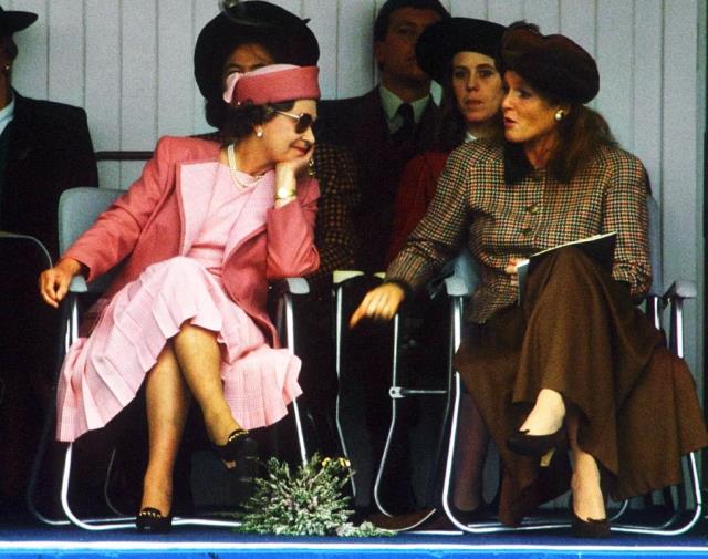 70 yıllık saltanatında taçları değil şapkaları dikkat çekti! İşte II. Elizabeth'in birbirinden ilginç şapkaları