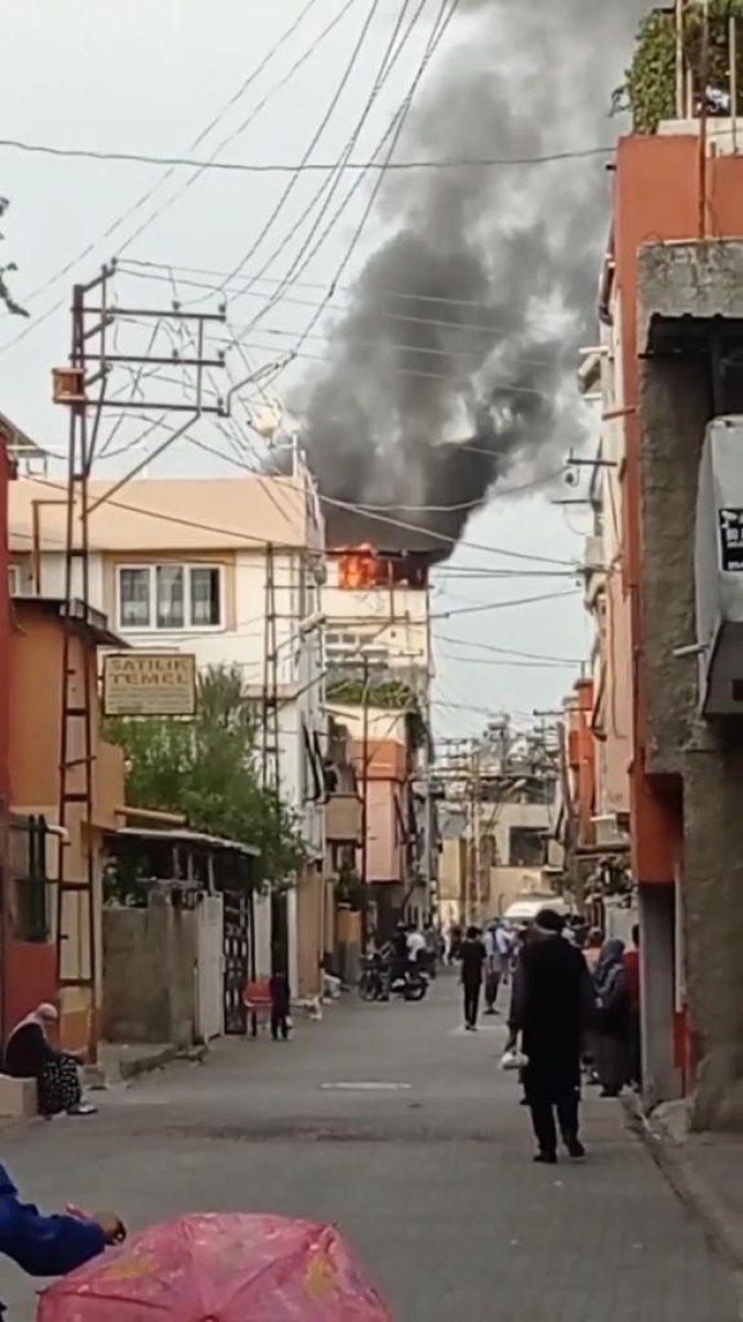 Adana da odunlukta çıkan yangın korku dolu anlar yaşattı #1