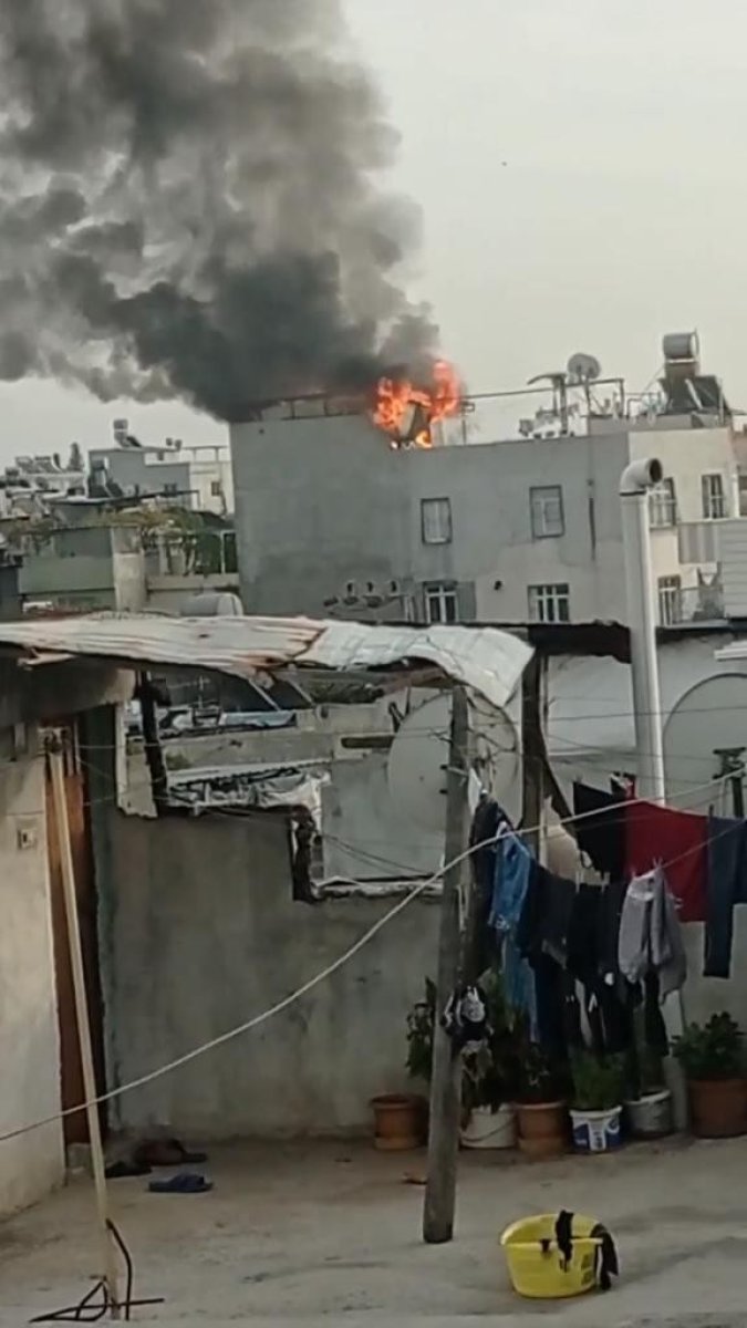 Adana da odunlukta çıkan yangın korku dolu anlar yaşattı #2