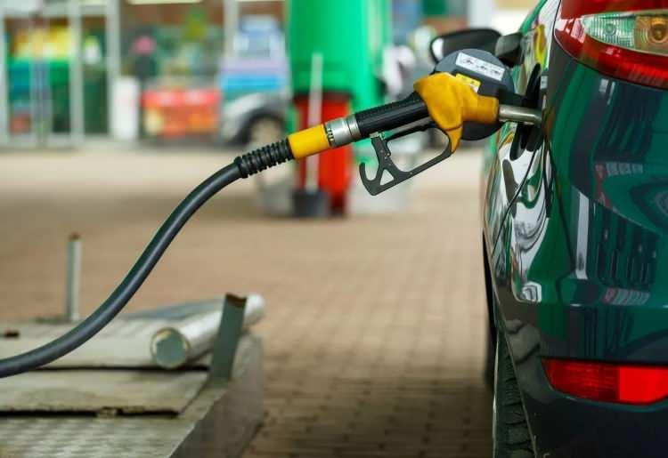 <p>Uluslararası petrol piyasasında düşüş devam ediyor. Brent petrol 25 Kasım Cuma günü son kapanışını 83.91 dolar seviyesinde yaptı.</p>
