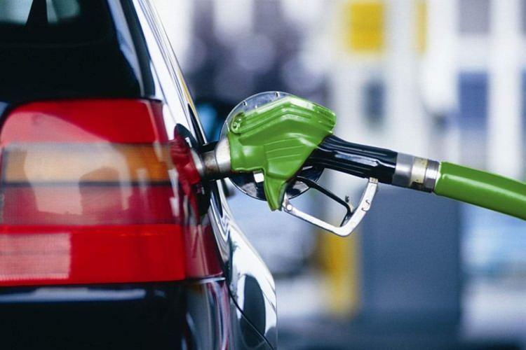 <p>Brent petrol varil fiyatı haftanın son işlem günü olan 25 Kasım Cuma gününe 85.33 dolar seviyesinden başladı. Gün içerisinde en düşük seviye olan 83,59 doları en yüksek ise 86.87 doları gördü.</p>
