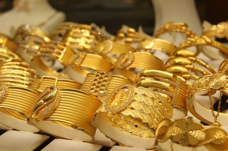 <p><strong>Gram altın fiyatları yeni haftada düşüşe geçti. Gram altın an itibarı ile 1255 liralardan 1230 liraya kadar geriledi. </strong></p>

<p> </p>

