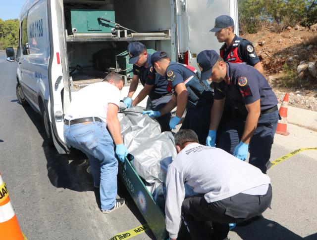 Otomobilinde boğazı kesilmiş olarak bulundu!
