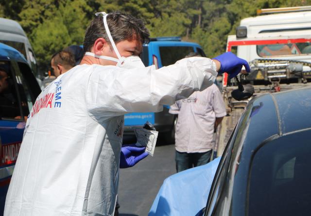 Otomobilinde boğazı kesilmiş olarak bulundu!