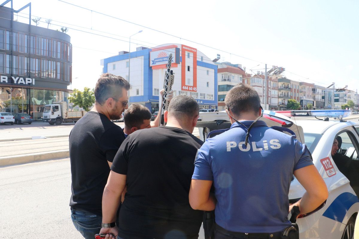 Antalya da husumetlisini tüfekle kovalayan adam, olay yerinden kaçtı #5
