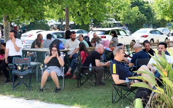 YKS ikinci oturumunda öğrenciler sınav binaları önünde kuyruk oluşturdu YKS ikinci oturumunda öğrenciler sınav binaları önünde kuyruk oluşturdu