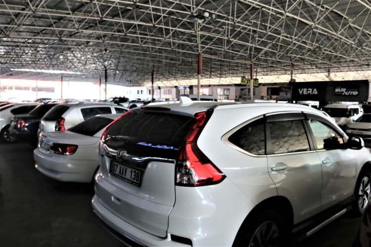<p>İkinci el otomobil piyasasında 6+6 düzenlemesinin etkisi devam ediyor. 15 Eylül’de başlayacak olan düzenleme öncesi Antalya’da ikinci el araç piyasasında hareketlilik yaşandı. </p>
