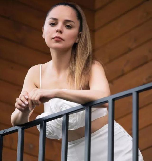 Aşk-ı Memnu'nun Cemile'sinin son hali ortalığı yakıp geçti! Kalça detayı hemen göze çarptı