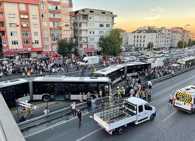 Bakan Karaismailoğlu'ndan metrobüs kazasıyla ilgili kavga çıkaracak sözler! İmamoğlu'nun tepkisi merak konusu