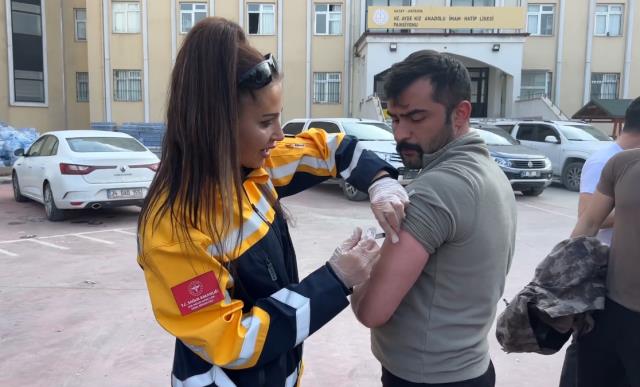 Hatay'da depremzedelere tetanos aşısı