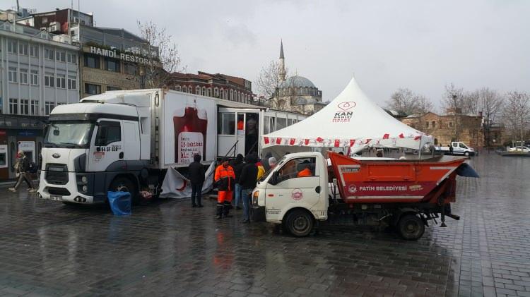 <p><strong>İSTANBUL</strong></p>

<p>Yakup Yüksel ise yapılan çağrıya uyarak kan bağışı noktasına geldiğini, vatandaşlık görevini yerine getirdiğini kaydetti.</p>
