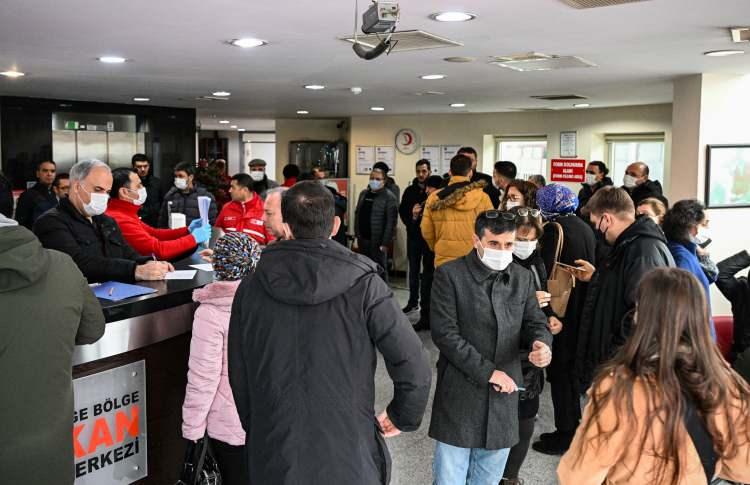 <p><strong> İZMİR</strong></p>

<p>İzmir'de Türk Kızılayın kan verme noktalarında yoğunluk yaşanıyor.</p>
