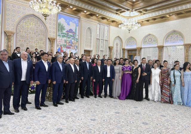 Cumhurbaşkanı Erdoğan, 'Ebedi Şehir'de ŞİÖ Zirvesi'ne katılan liderlerle sohbet etti