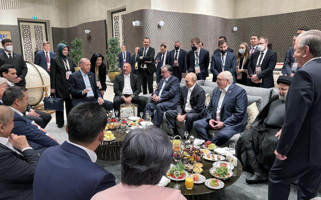 Cumhurbaşkanı Erdoğan, 'Ebedi Şehir'de ŞİÖ Zirvesi'ne katılan liderlerle sohbet etti