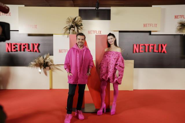 Beren Saat ve Kenan Doğulu, pembe kombinleriyle sosyal medyayı ikiye böldü
