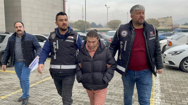 Bir sahte doktor vakası da Erzican'dan! Ambulansla hasta naklederken yakalandı