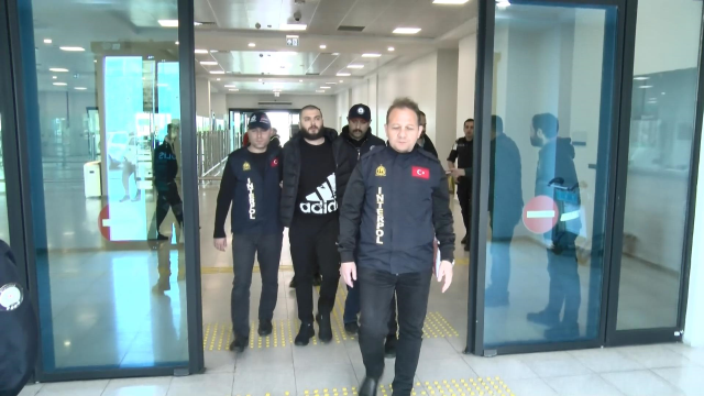 Özel ekip tarafından teslim alındı! İşte Türkiye'ye getirilen Faruk Fatih Özer'in ilk görüntüleri