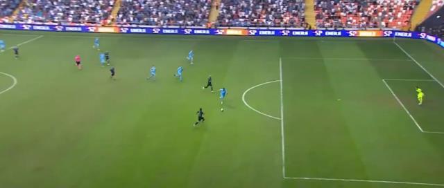 Bunu niye yaptın Yusuf! Trabzonspor maçındaki hareketine kimse anlam veremedi, hemen oyundan çıkarıldı