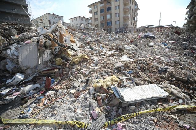 Takma diş, Köşker ailesini ikinci depremde enkaz altında kalmaktan kurtardı
