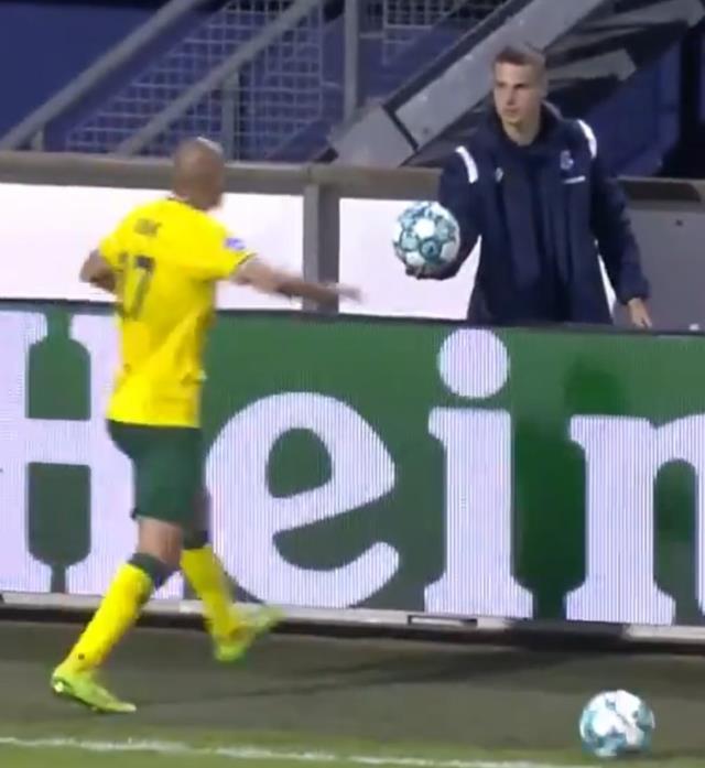 Burak Yılmaz'dan top toplayıcı çocuğa olay hareket! Ülke ayağa kalktı, jet hızında açıklama geldi