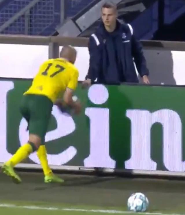 Burak Yılmaz'dan top toplayıcı çocuğa olay hareket! Ülke ayağa kalktı, jet hızında açıklama geldi