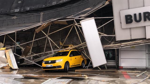 Bursa'da hayat felç oldu! Terminale yıldırım düştü, sokaklar sular altında