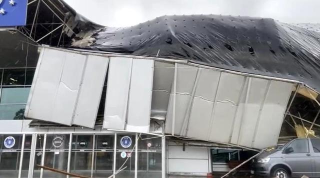 Bursa'da hayat felç oldu! Terminale yıldırım düştü, sokaklar sular altında