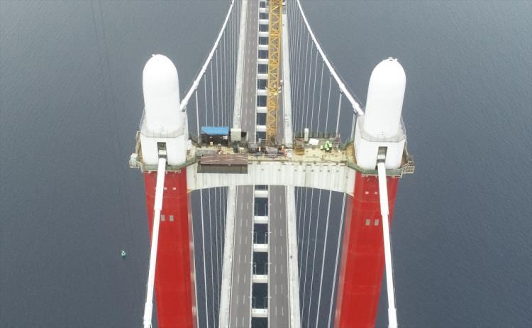 <p>Seyit Onbaşı’nın sırtında taşıdığı top mermisini sembolize eden 4 yapının her biri 75 ton ağırlığında, 20,5 metre yüksekliğinde.</p>
