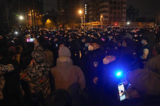 Çin'de Kovid-19 tedbirleri yeniden getirildi! Ülke genelinde protestolar başladı