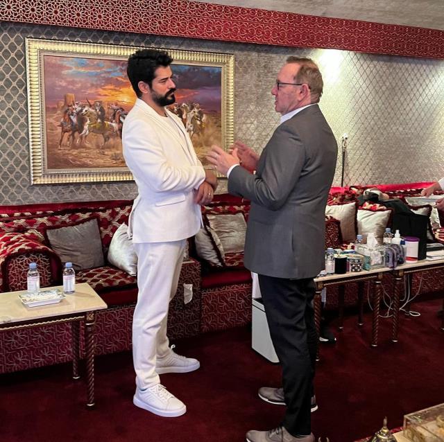 Cinsel istismar suçuyla yargılanan Kevin Spacey ile buluşan Burak Özçivit'e tepki yağıyor