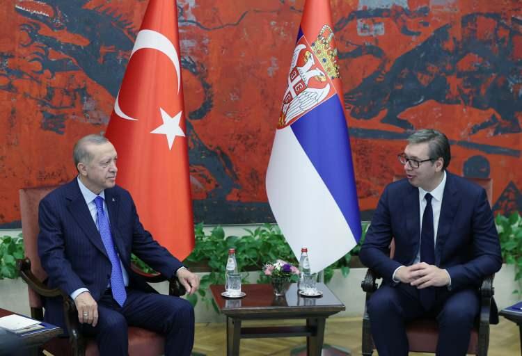 <p><strong>SIRBİSTAN'DA İKİLİ GÖRÜŞMELER</strong></p>

<p>Bölgesel barış ve istikrar ile ticaret hacminin artırılmasına yönelik adımlar da masada olacak. Erdoğan'ın ziyaretleri sırasında önemli anlaşmaların imzalanması da öngörülüyor.</p>
