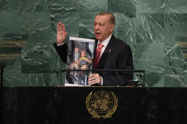 Cumhurbaşkanı Erdoğan'ın BM kürsüsünden gösterdiği fotoğraf en çok Yunan tarafında etki yarattı