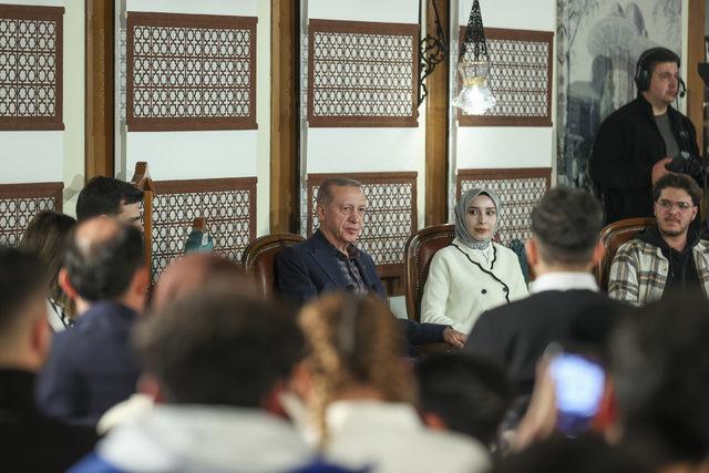 AA-20221127-29567843-29567842-CUMHURBASKANI_ERDOGAN_KONYA_GENCLIK_BULUSMASINDA_KONUSTU