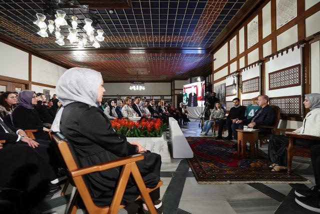 AA-20221127-29567843-29567832-CUMHURBASKANI_ERDOGAN_KONYA_GENCLIK_BULUSMASINDA_KONUSTU