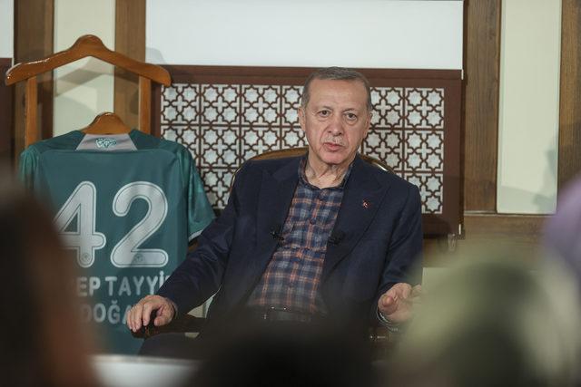 AA-20221127-29567851-29567847-CUMHURBASKANI_ERDOGAN_KONYA_GENCLIK_BULUSMASINDA_KONUSTU