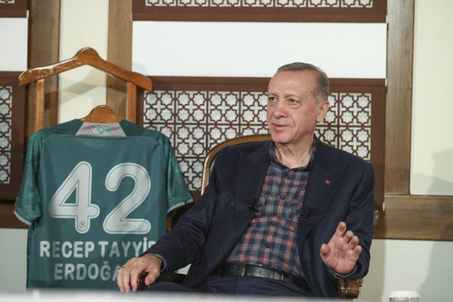 AA-20221127-29567851-29567850-CUMHURBASKANI_ERDOGAN_KONYA_GENCLIK_BULUSMASINDA_KONUSTU