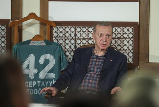 AA-20221127-29567851-29567848-CUMHURBASKANI_ERDOGAN_KONYA_GENCLIK_BULUSMASINDA_KONUSTU