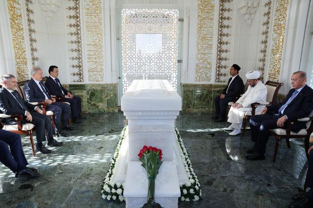 AA-20220915-28903874-28903871-CUMHURBASKANI_ERDOGAN_HAZRETI_HIZIR_TURBESINI_ZIYARET_ETTI